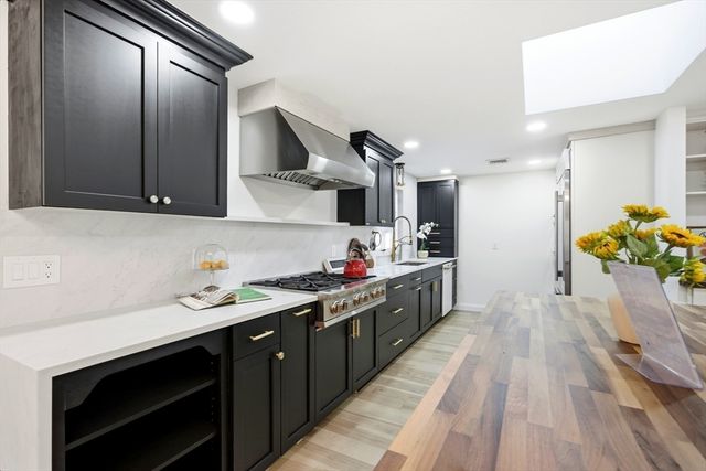 8 Phinney Rd, Lexington, MA 02421