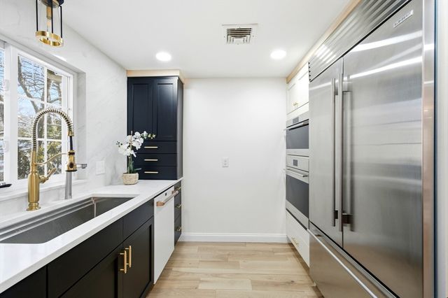 8 Phinney Rd, Lexington, MA 02421