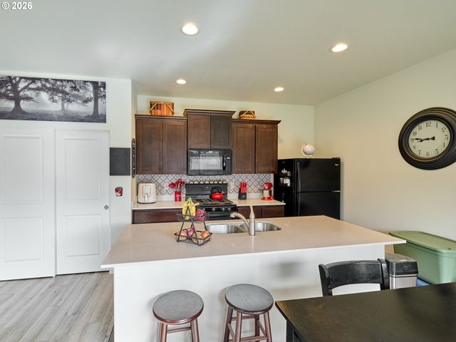 1986 Nw 23RD St, Mc Minnville, OR 97128