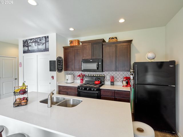 1986 Nw 23RD St, Mc Minnville, OR 97128