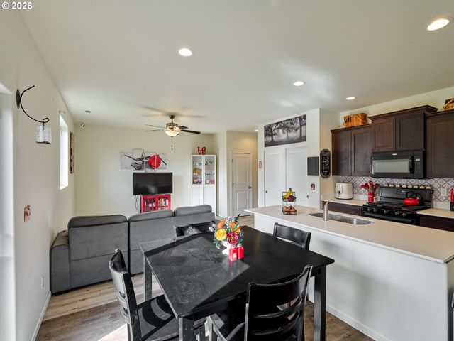 1986 Nw 23RD St, Mc Minnville, OR 97128