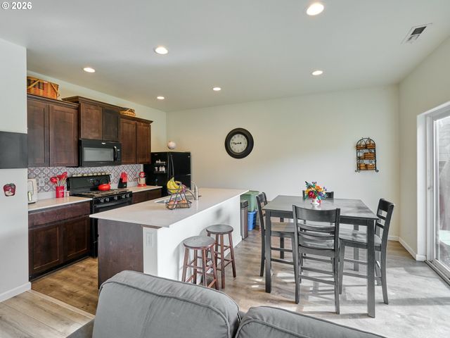 1986 Nw 23RD St, Mc Minnville, OR 97128