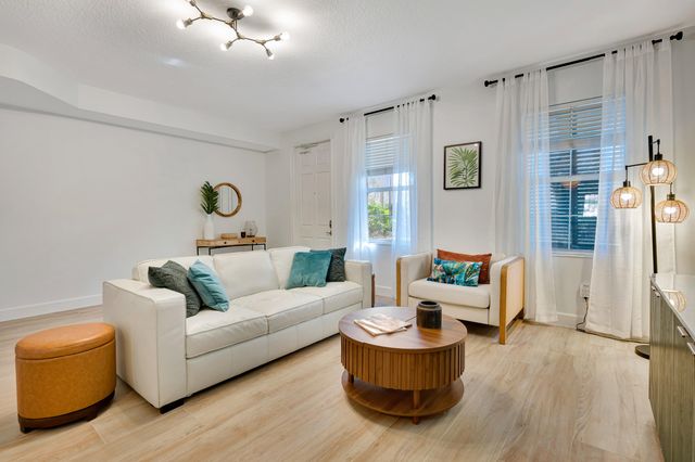 3032 W Community Drive, Jupiter, FL 33458