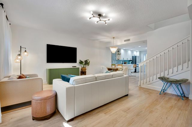 3032 W Community Drive, Jupiter, FL 33458