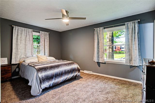 712 Plaza Drive, Jeffersonville, IN 47130