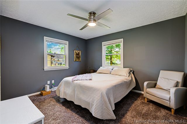 712 Plaza Drive, Jeffersonville, IN 47130