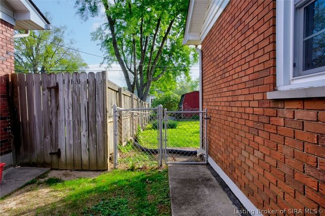 712 Plaza Drive, Jeffersonville, IN 47130