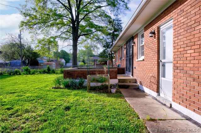 712 Plaza Drive, Jeffersonville, IN 47130