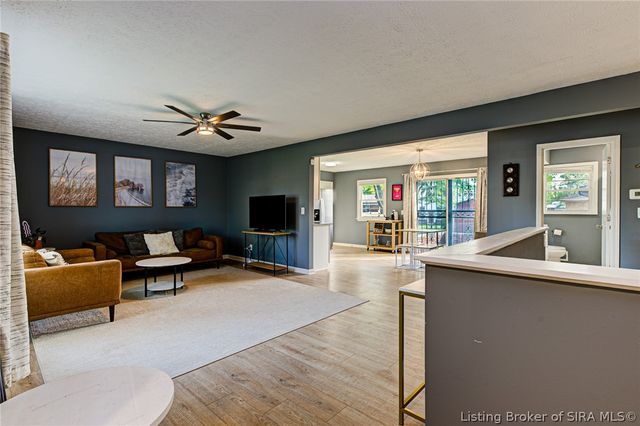 712 Plaza Drive, Jeffersonville, IN 47130