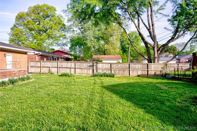 712 Plaza Drive, Jeffersonville, IN 47130