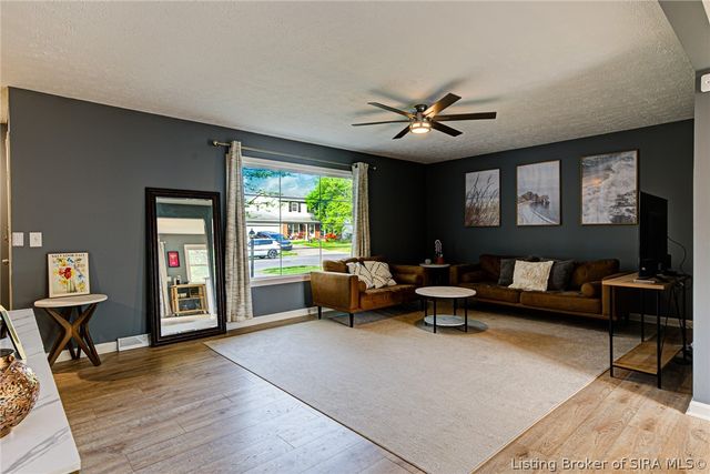 712 Plaza Drive, Jeffersonville, IN 47130