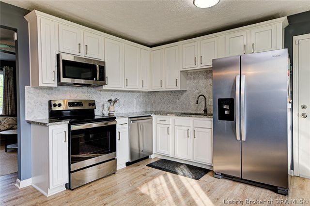 712 Plaza Drive, Jeffersonville, IN 47130