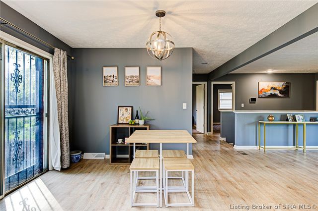 712 Plaza Drive, Jeffersonville, IN 47130