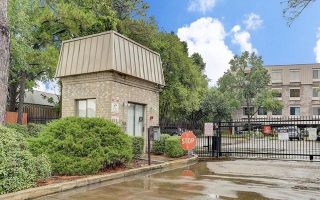 2207 S Braeswood Boulevard 42J, Houston, TX 77030