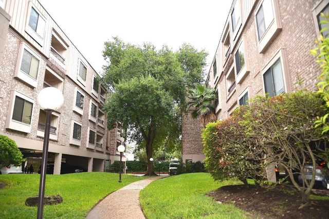 2207 S Braeswood Boulevard 42J, Houston, TX 77030