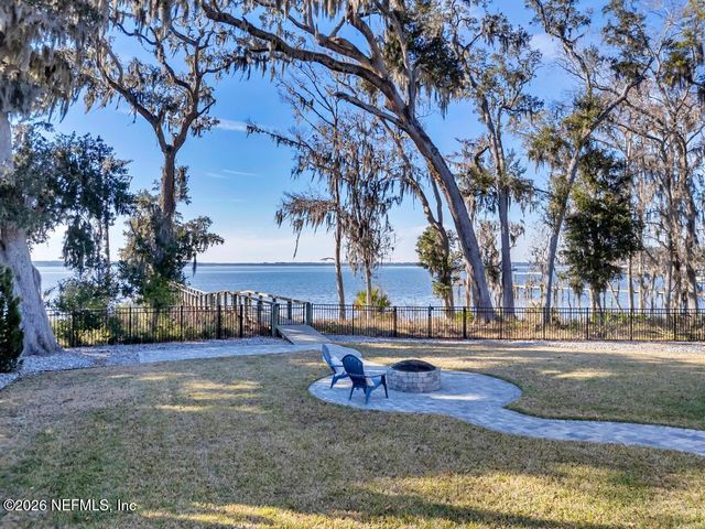 400 HALLOWES Cove, St. Johns, FL 32259