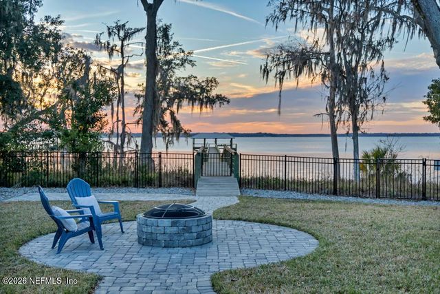 400 HALLOWES Cove, St. Johns, FL 32259