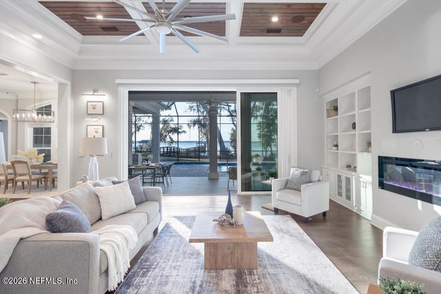 400 HALLOWES Cove, St. Johns, FL 32259