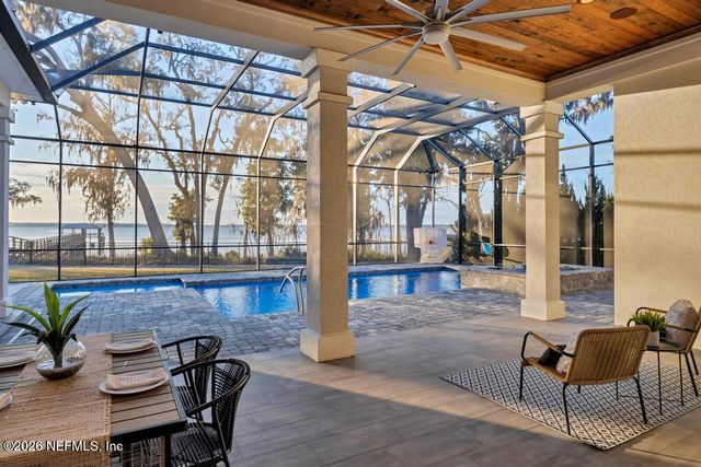 400 HALLOWES Cove, St. Johns, FL 32259