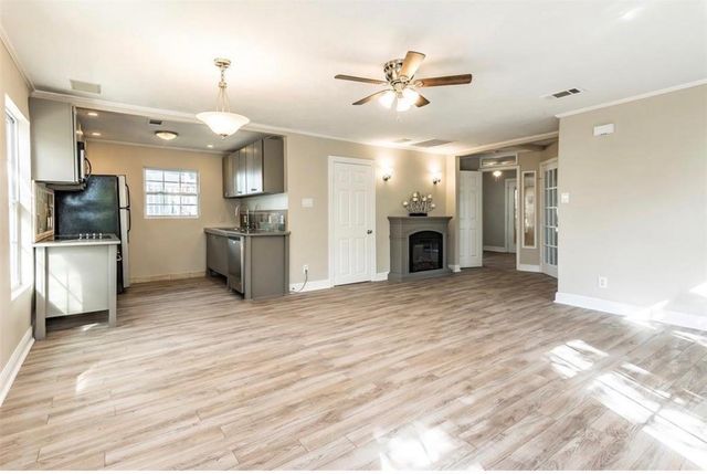 660 Pine Road, Clear Lake Shores, TX 77565