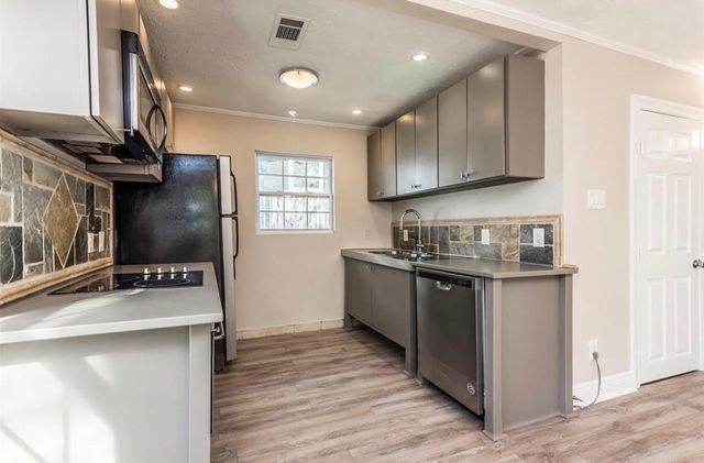 660 Pine Road, Clear Lake Shores, TX 77565