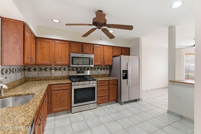 314 Towne Drive 10-4, Manalapan, NJ 07726