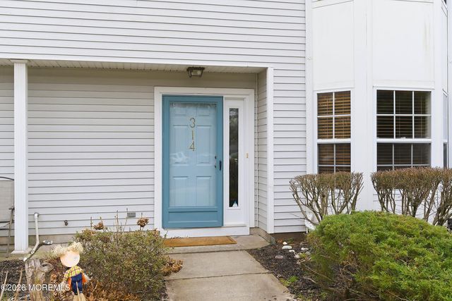 314 Towne Drive 10-4, Manalapan, NJ 07726