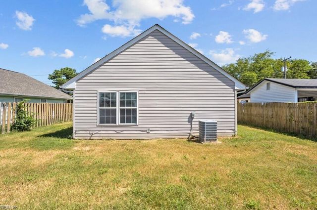 2206 Berkley AVE, Chesapeake, VA 23324