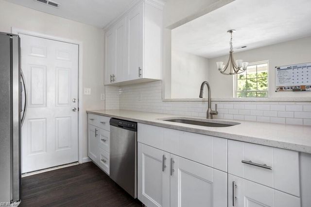 2206 Berkley AVE, Chesapeake, VA 23324