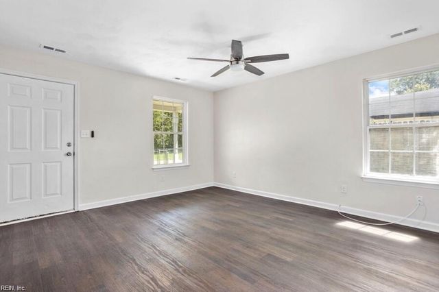 2206 Berkley AVE, Chesapeake, VA 23324