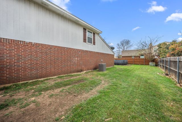 6104 Sandy Lane, Watauga, TX 76148