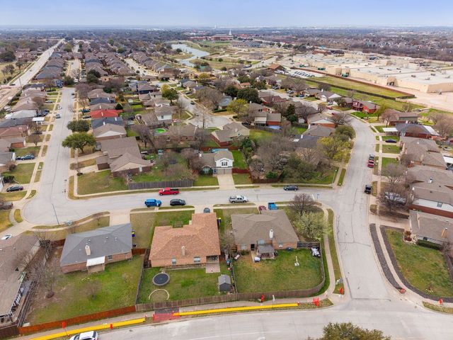 6104 Sandy Lane, Watauga, TX 76148