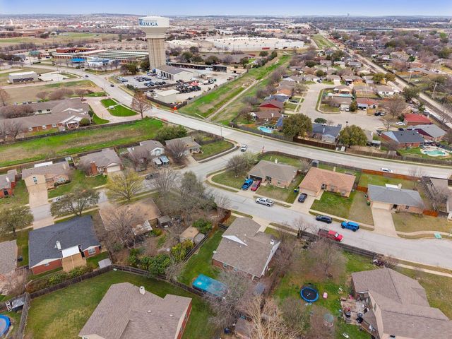 6104 Sandy Lane, Watauga, TX 76148