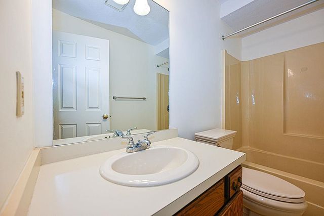 50 Brookside Dr Apt J8, Exeter, NH 03833