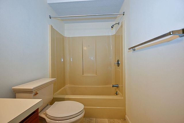 50 Brookside Dr Apt J8, Exeter, NH 03833