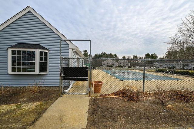 50 Brookside Dr Apt J8, Exeter, NH 03833