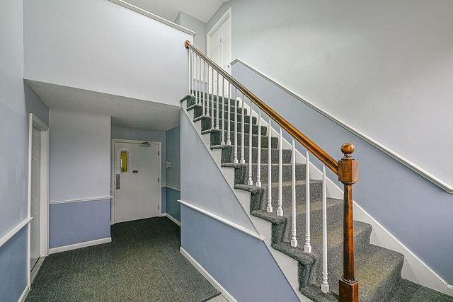 50 Brookside Dr Apt J8, Exeter, NH 03833