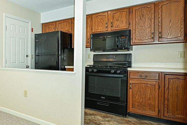 50 Brookside Dr Apt J8, Exeter, NH 03833