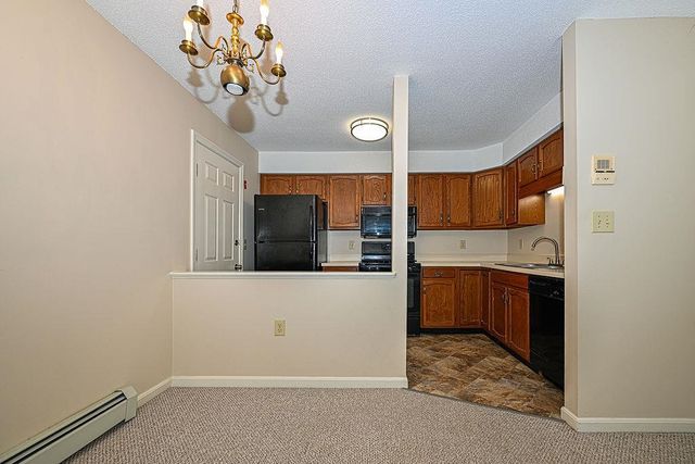 50 Brookside Dr Apt J8, Exeter, NH 03833