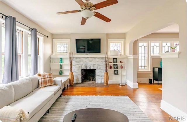 1140 Edward Terrace, St Louis, MO 63117