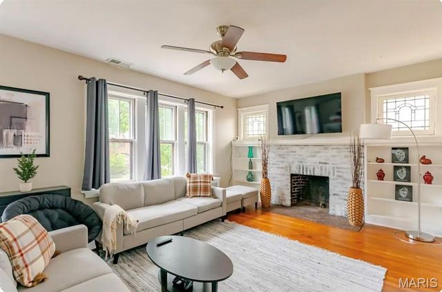 1140 Edward Terrace, St Louis, MO 63117