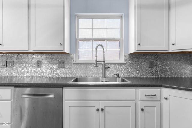 1208 Rotherham Lane, Beech Grove, IN 46107