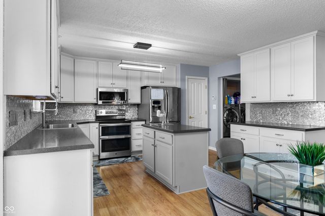 1208 Rotherham Lane, Beech Grove, IN 46107