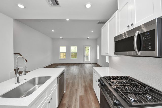 5612 Bertellis Lane, Houston, TX 77091