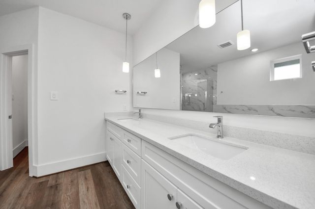 5612 Bertellis Lane, Houston, TX 77091