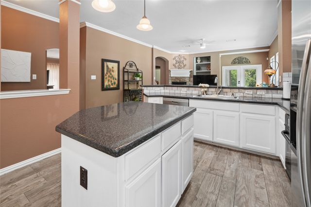 150 Fall Creek, Grapevine, TX 76051