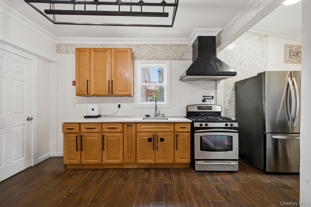 29 Elm Avenue, Hempstead, NY 11550 — photo 4