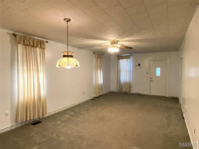 10 E Washington Street, Freeburg, IL 62243