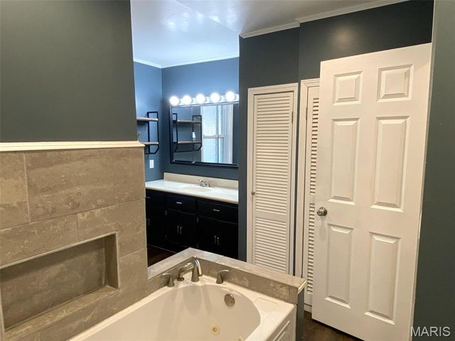 10 E Washington Street, Freeburg, IL 62243