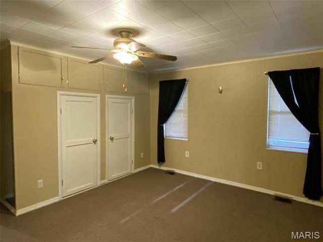 10 E Washington Street, Freeburg, IL 62243